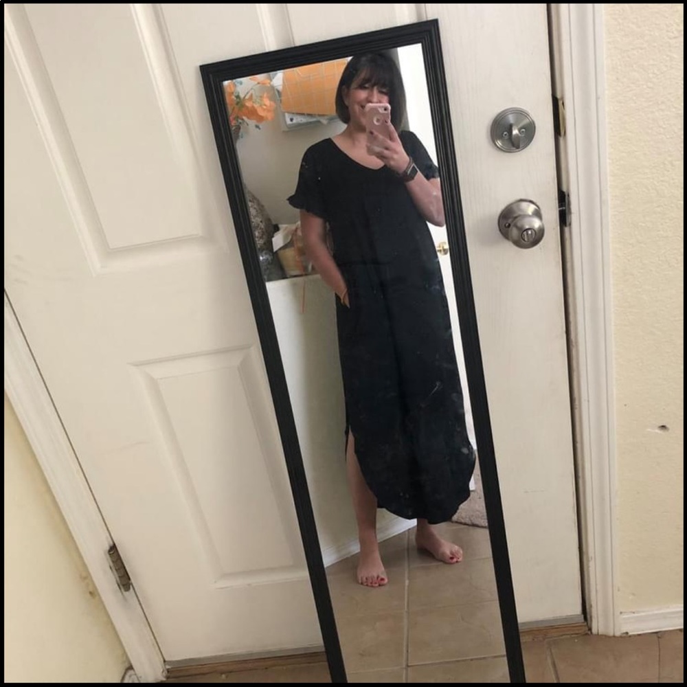 Super cute brand new flowy black maxi dress